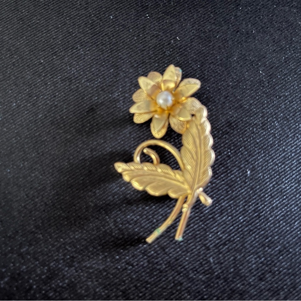 Vintage Gold Floral Brooch